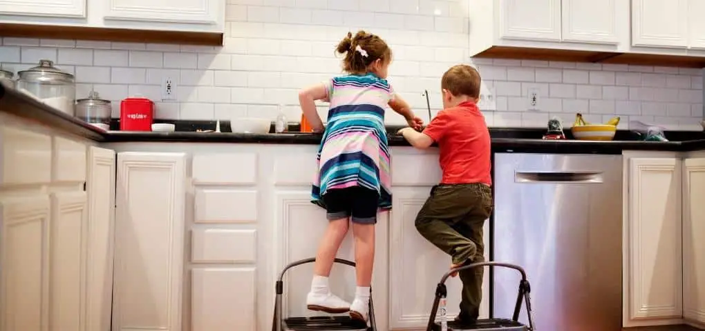 kids in kitchen