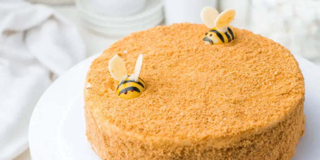 bee cakes